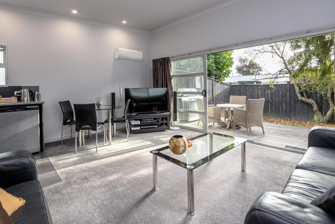Two Four Cologne Martinborough Exterior foto