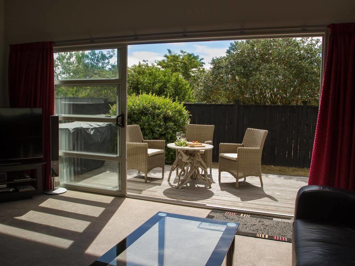 Two Four Cologne Martinborough Exterior foto